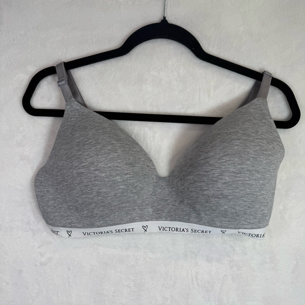 Victoria's Secret Gray Seamless Lightly Lined Wire Free T-Shirt Bra Size 38D